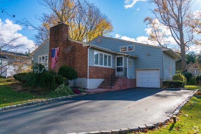 Building Photo - 19 Radcliff Dr Rental