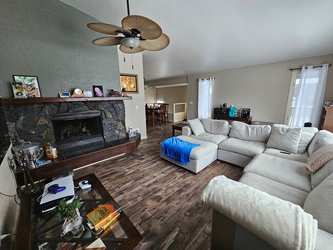 Building Photo - 7217 Foxridge Cir Unit 2