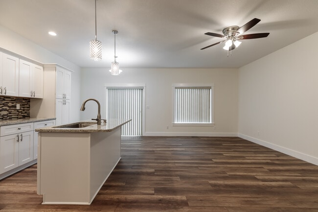 Photo - 245 N 15th St