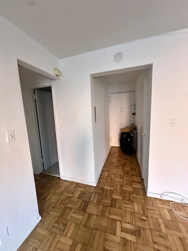 Photo - 24-34-34 Crescent St Unit 1A