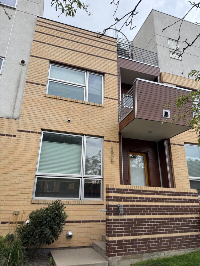 Photo - "Spacious 3-Bedroom Townhouse Retreat in Vibrant Denver with 2.5 Baths – 2047 Sq Ft of Modern Liv...