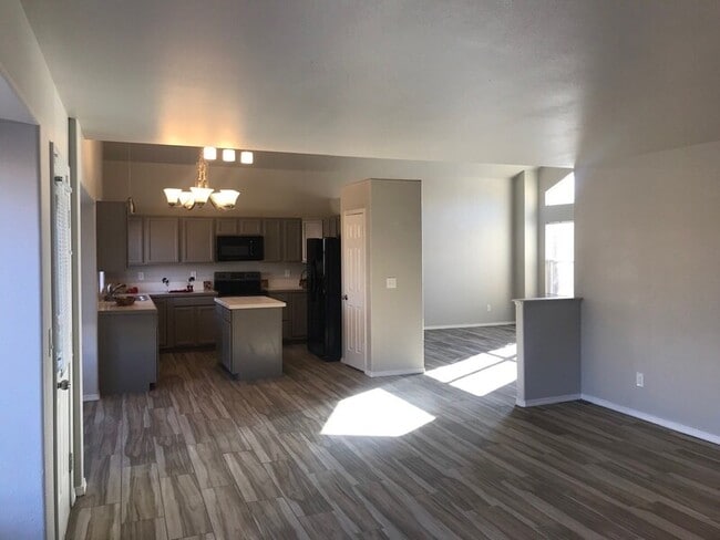 Photo - 716 Harvest Field Way