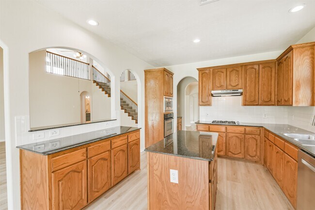 11918 Mariposa Canyon Dr