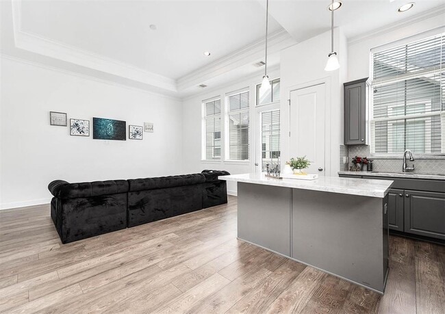 Photo - 2103 Naomi St