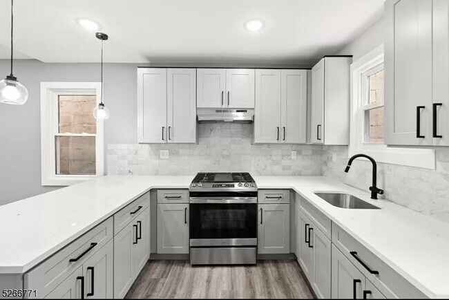 Photo - 654 S 12th St
