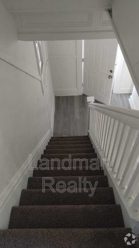 Building Photo - 108 S 5th St Rental