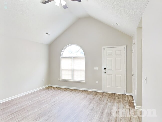 Photo - 979 Stinson Glen Ln