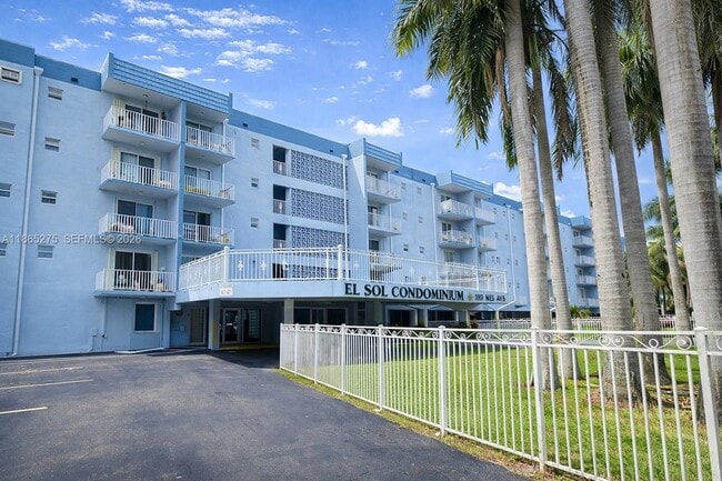 Building Photo - 1655 W 44th Pl Unit 511