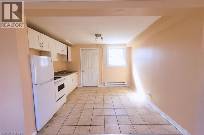 Photo - 301 Campbell St