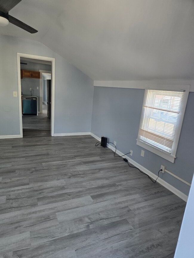 Photo - BEAUTIFULLY RENOVATED 2 BEDROOMS WITH BALCONY