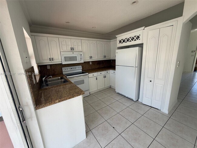 Photo - 7751 NW 194th St