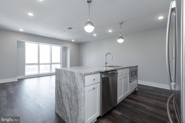 Building Photo - 711 N 16th St Unit 4