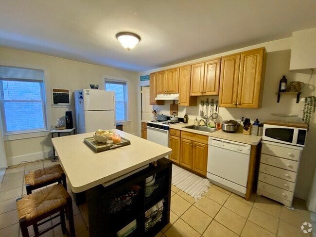 Building Photo - 975 Chestnut St Unit 1 Rental