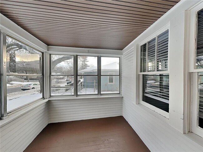 Photo - 891 Hazelwood St