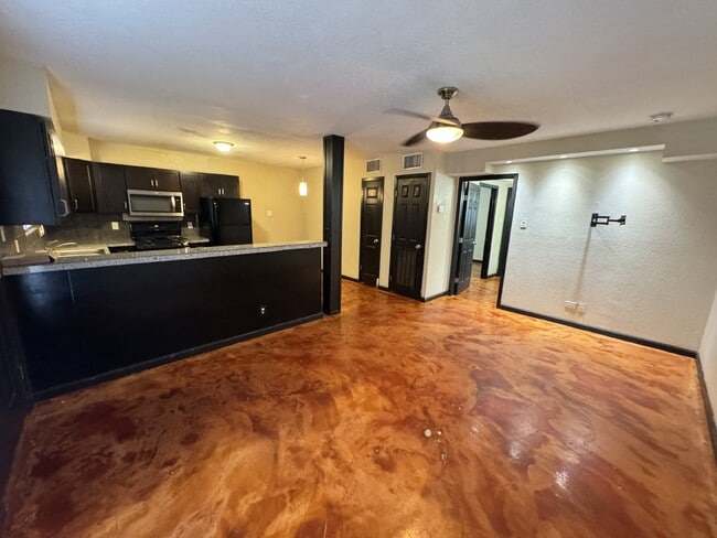 Building Photo - Alamo Height Apartment ready for move in! Unit Apt 107