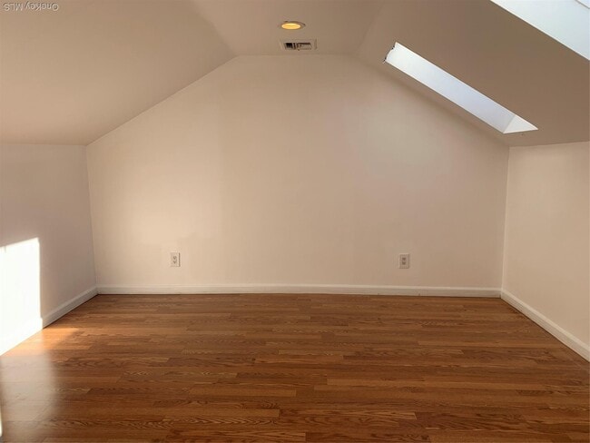 Photo - 14 Bayville Ave Unidad 4