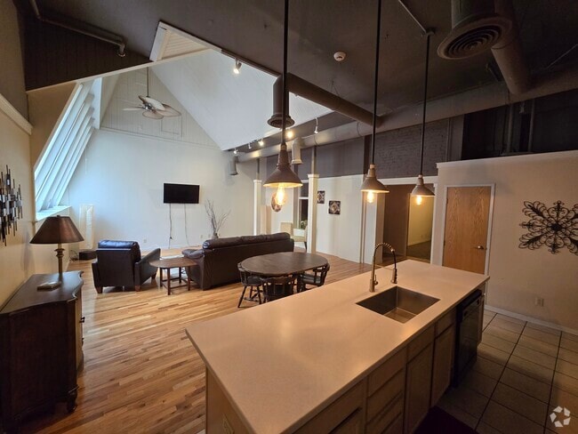 Building Photo - 315 Main St Unit Loft C