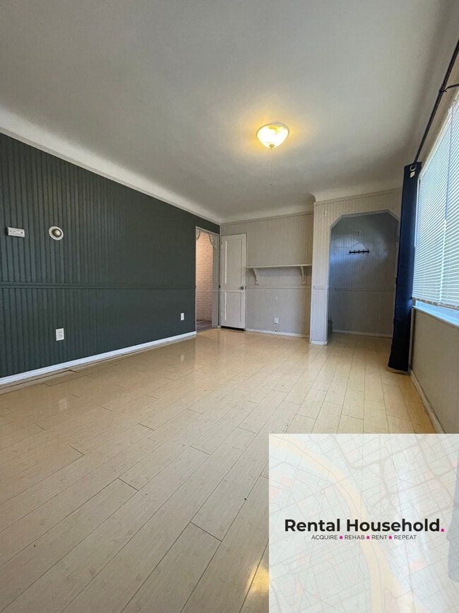 Photo - 22849 Almond Ave