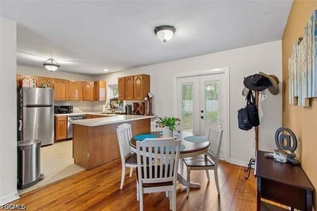 Photo - 711 Wilkinson St