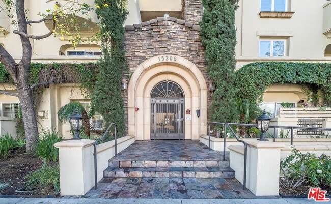 Building Photo - 15206 Burbank Blvd Unit 309