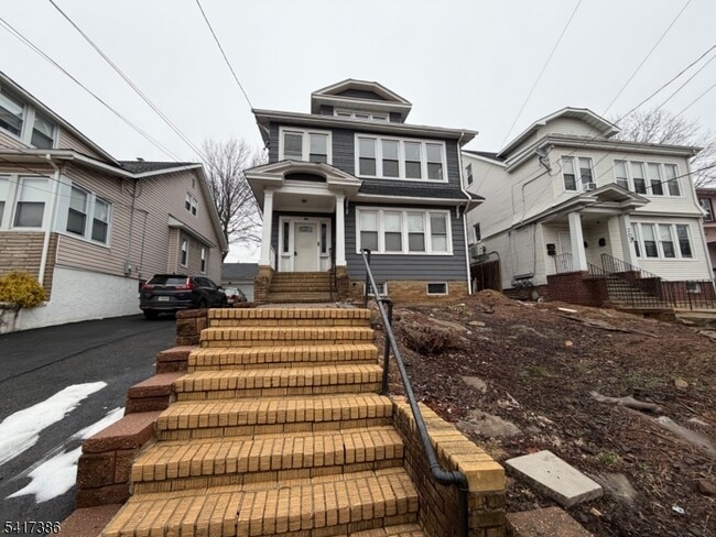 Building Photo - 205 Chancellor Ave Unit 1