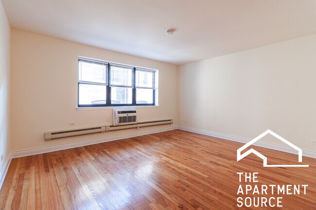 Building Photo - 665 W Wrightwood Rental