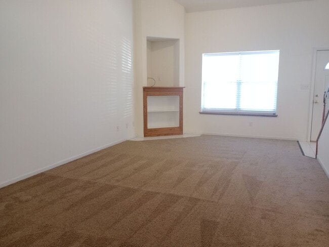 Photo - 1729-1731-1731 Louise Cir