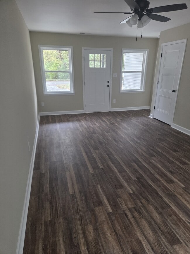 Photo - 210 W Washington Exd