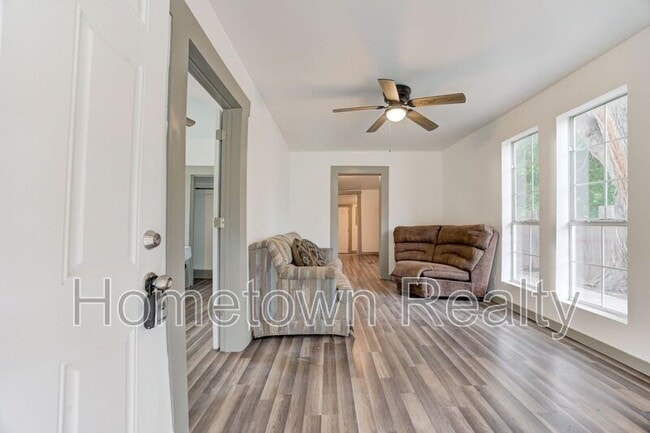 Photo - 306 N Hoff Ave