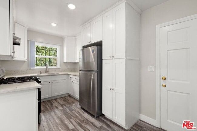 Photo - 827 N Alta Vista Blvd