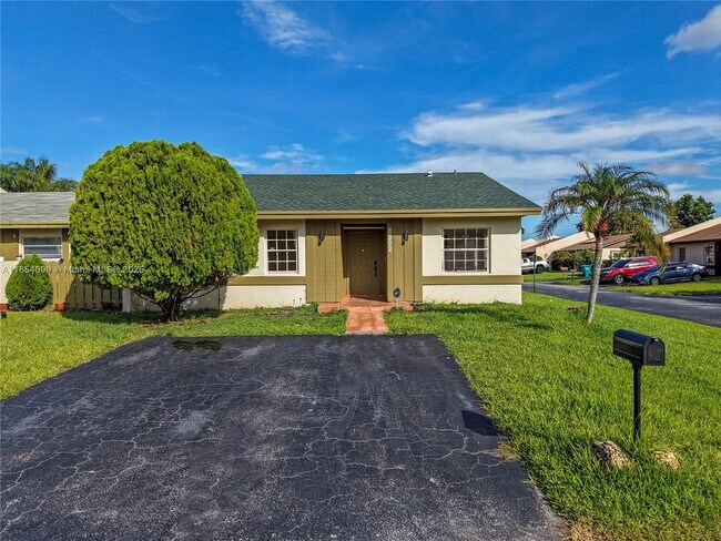 Building Photo - 12031 SW 110th St Cir E Rental