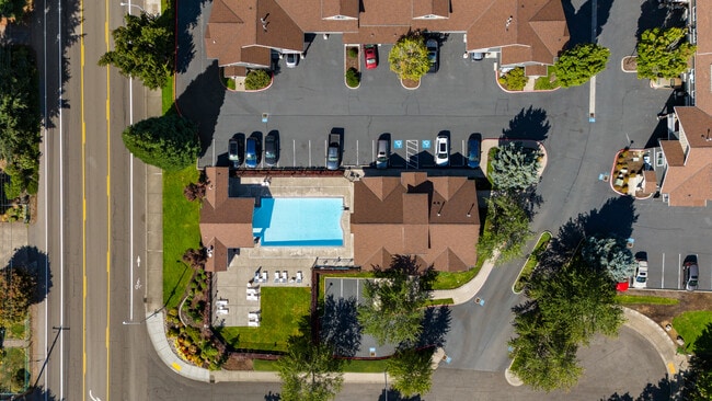 Pool and Club House - 10800 SE 17th Cir