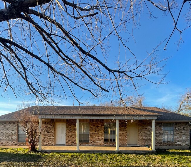 Photo - 1917 Pine Tree Dr