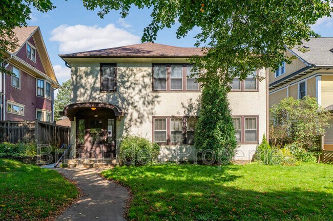 Photo - 969 St Clair Ave