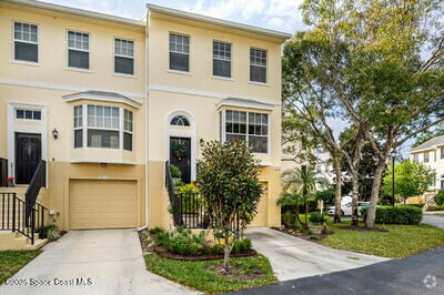 Building Photo - 1635 42nd Square Rental
