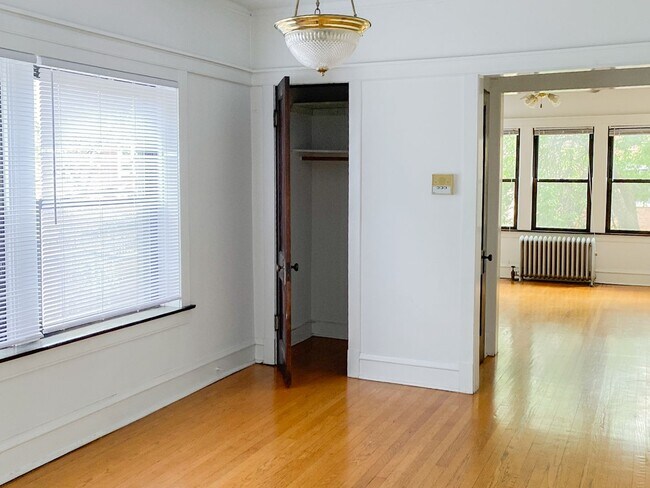 1448 W Cornelia Ave Unit 2F