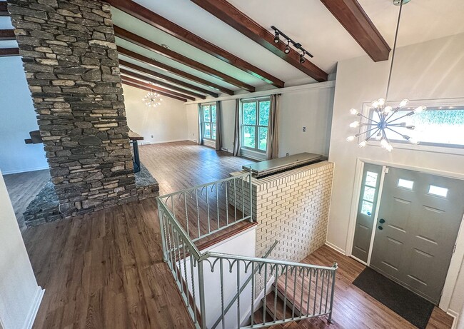 Photo - 713 Tenikat St