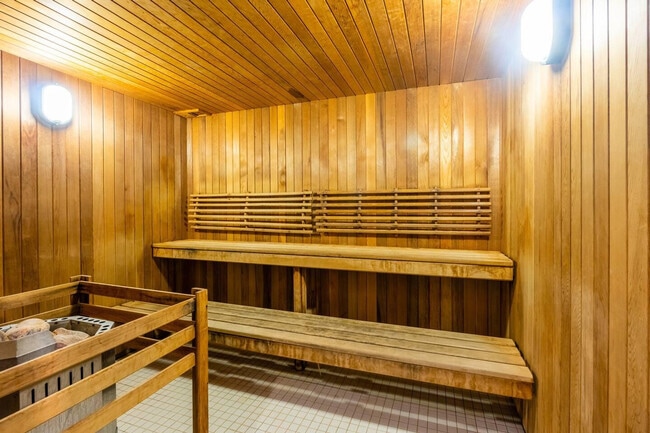 Photo - 117 Eglinton Ave E Unit ID1037060P