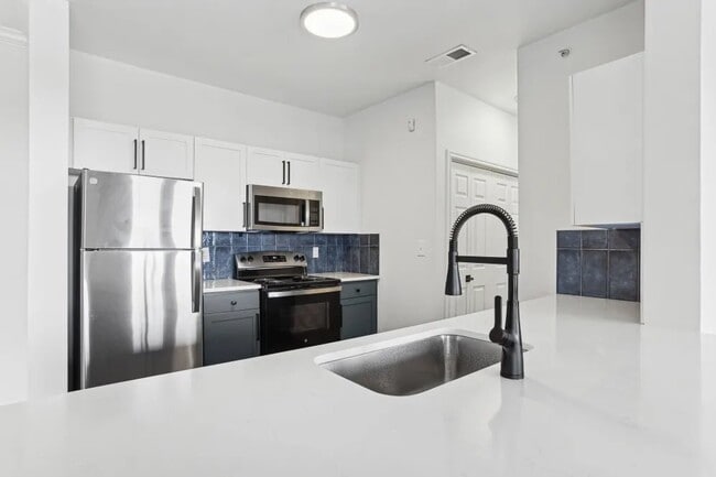 Photo - 7301 Oakmont Blvd Unidad 621