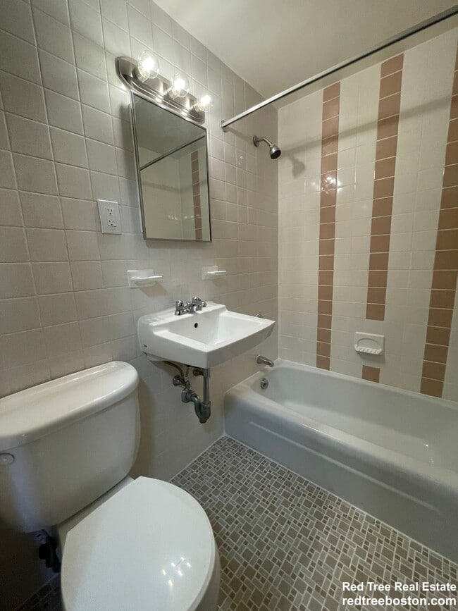 Photo - 180 N Beacon St Unidad 24
