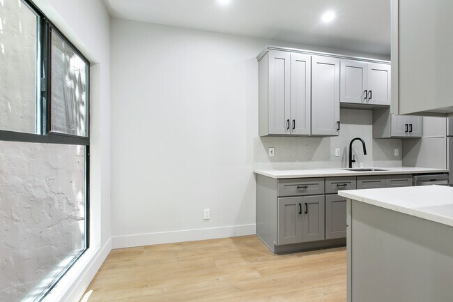 7223-7229 Willoughby
