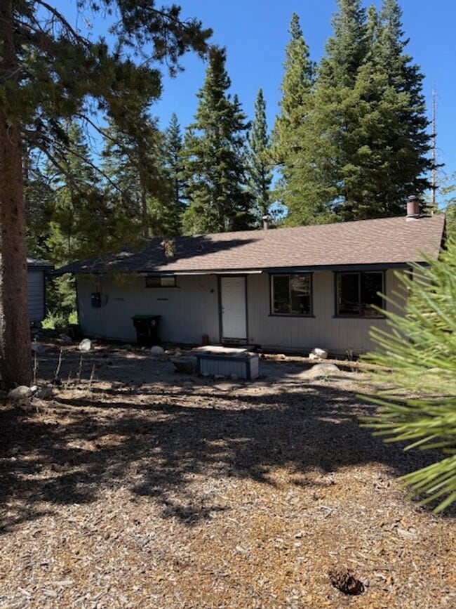 Building Photo - 2 Bedroom 1 Bath cabin in North Upper Truckee Rental