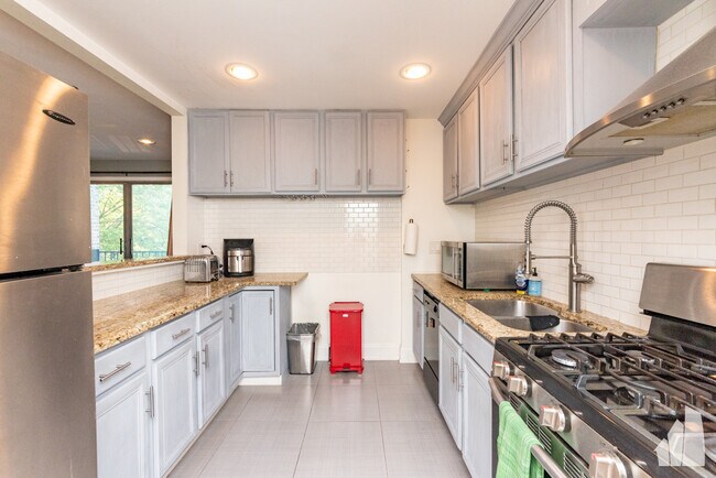 Photo - 4136 N California Ave Unidad 304