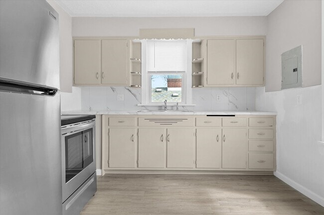 Building Photo - 1301 Pine St Unit Upper