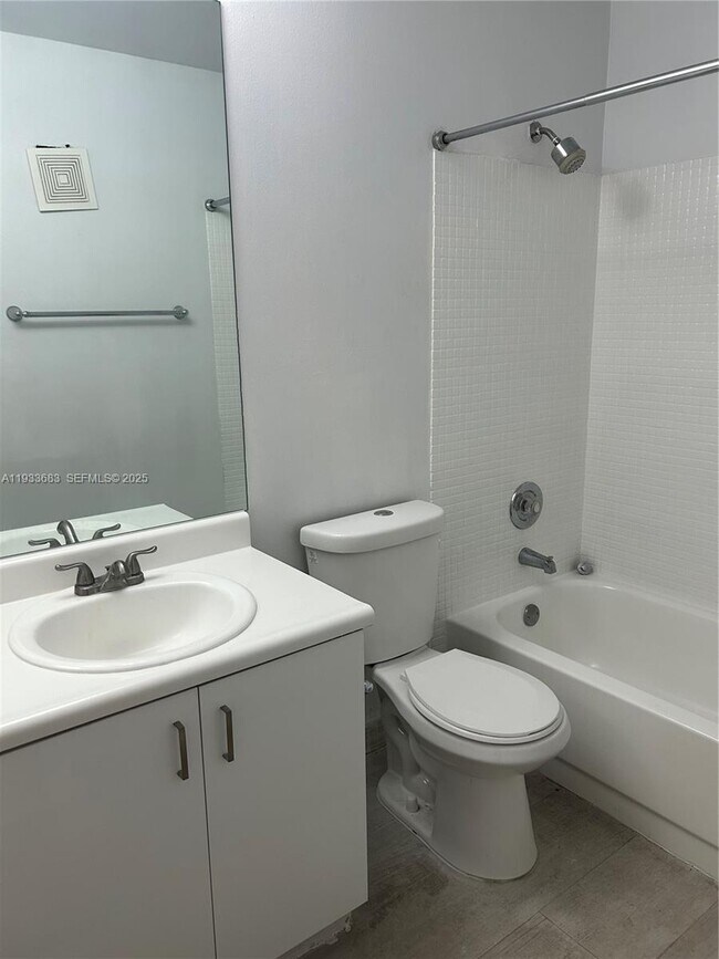 Photo - 9729 Hammocks Blvd Unidad 201E