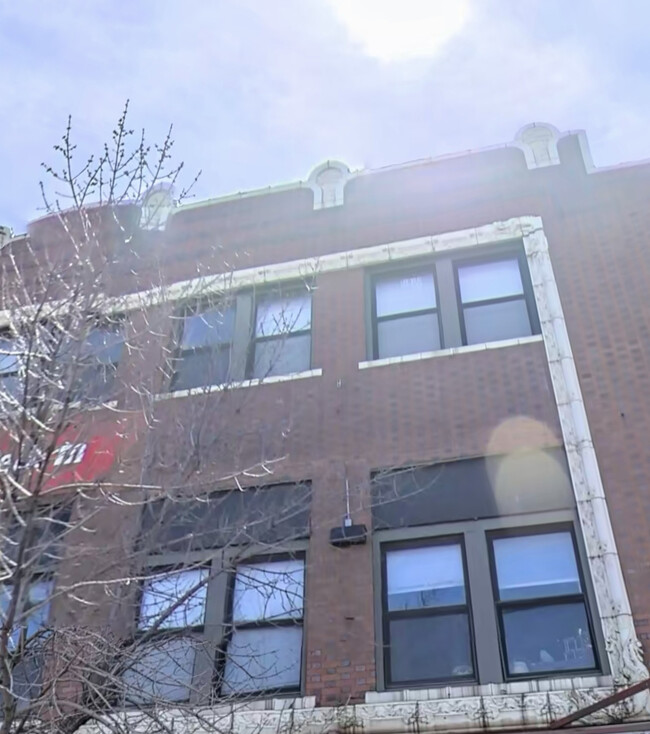 Photo - 225 W Cermak Rd Condo