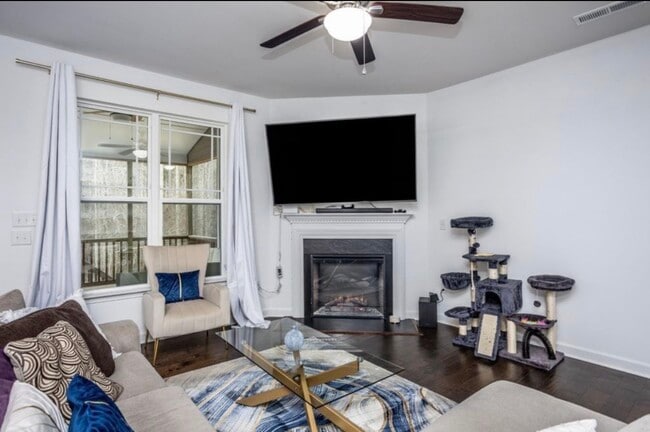 Photo - 264 Wembley Dr