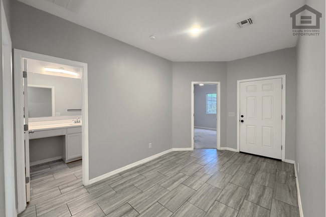 Photo - 5Bed/3Bath House at Northern Pkwy/El Mirage Rd! Ready for Immediate Move-In!