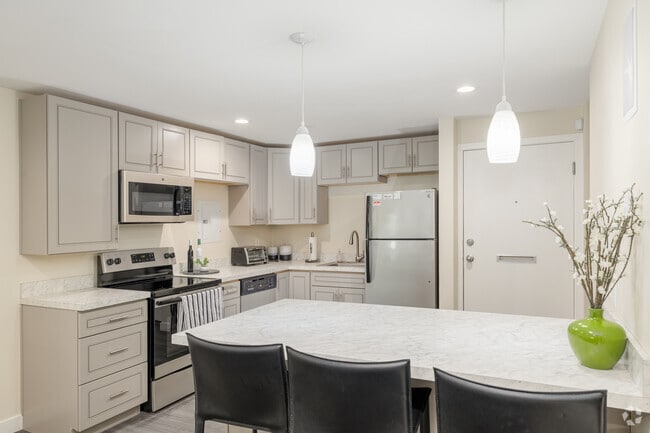 Willows Court Apartments - Resident Lounge