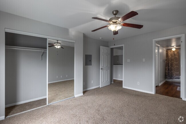 1BR, 1BA - 647SF - Bedroom